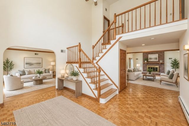34 Silver Spring Ct, East Hanover Twp., NJ 07936