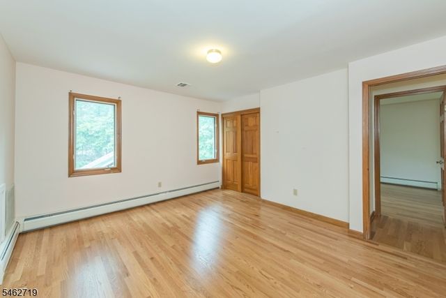 34 Silver Spring Ct, East Hanover Twp., NJ 07936