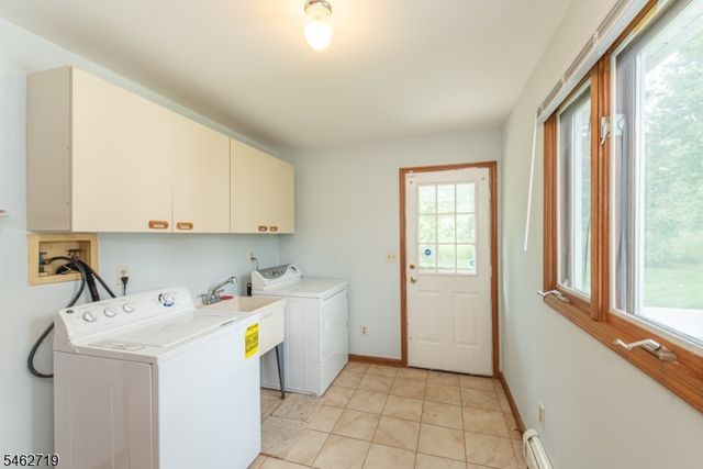 34 Silver Spring Ct, East Hanover Twp., NJ 07936
