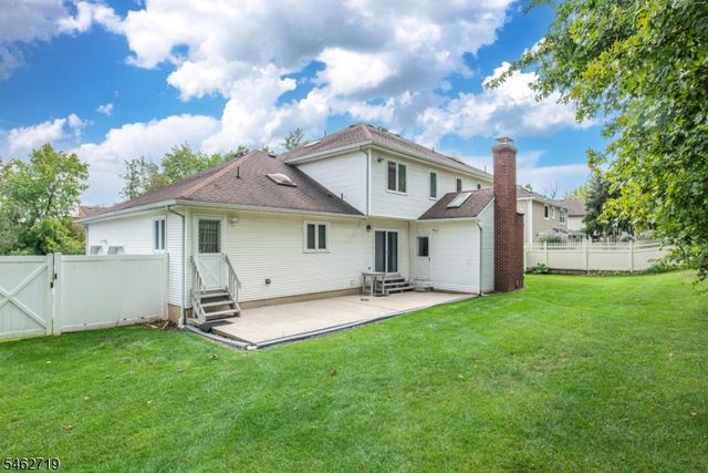 34 Silver Spring Ct, East Hanover Twp., NJ 07936