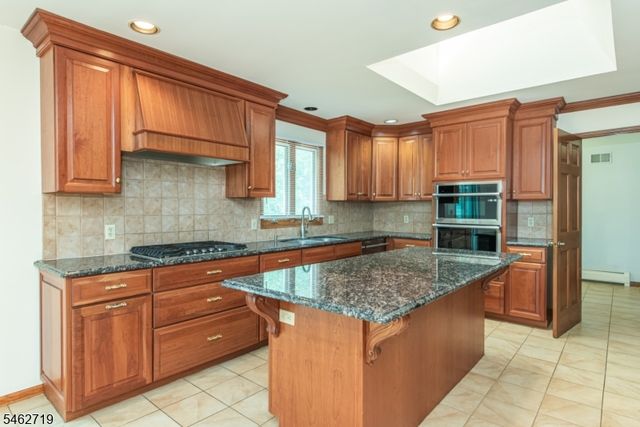 34 Silver Spring Ct, East Hanover Twp., NJ 07936