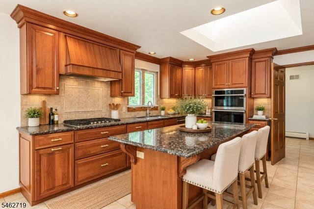 34 Silver Spring Ct, East Hanover Twp., NJ 07936