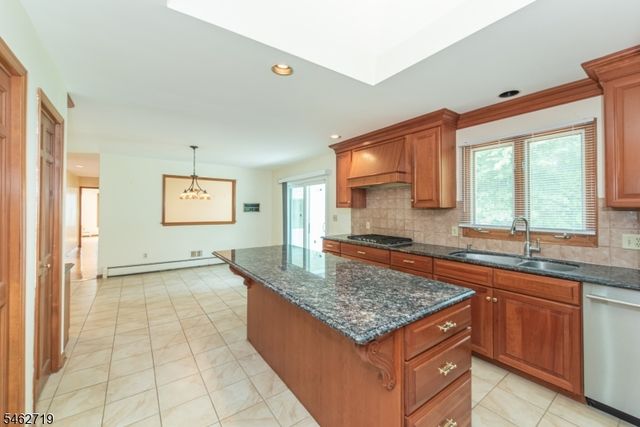 34 Silver Spring Ct, East Hanover Twp., NJ 07936