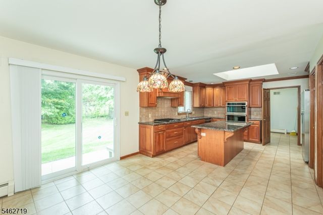 34 Silver Spring Ct, East Hanover Twp., NJ 07936