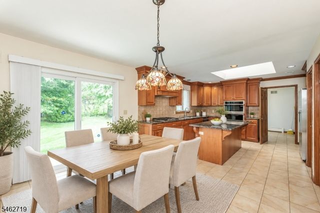 34 Silver Spring Ct, East Hanover Twp., NJ 07936