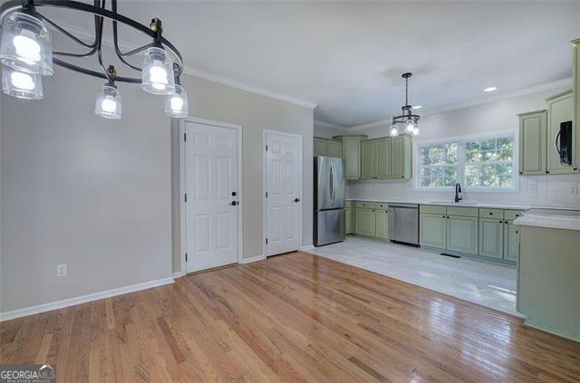 135 GREATWOOD Drive, White, GA 30184