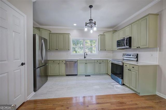 135 GREATWOOD Drive, White, GA 30184