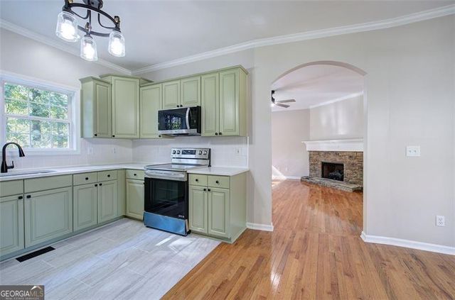 135 GREATWOOD Drive, White, GA 30184