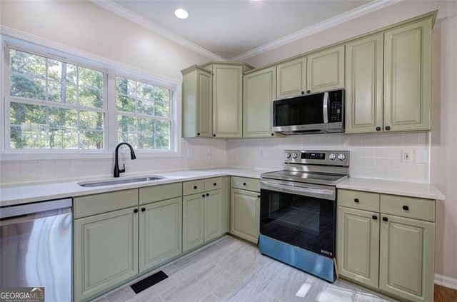 135 GREATWOOD Drive, White, GA 30184