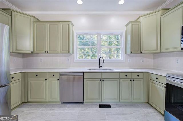 135 GREATWOOD Drive, White, GA 30184