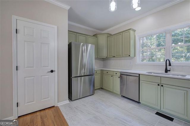 135 GREATWOOD Drive, White, GA 30184