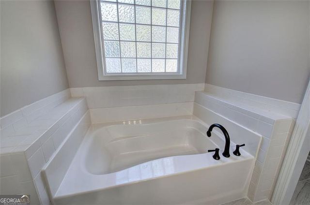 135 GREATWOOD Drive, White, GA 30184