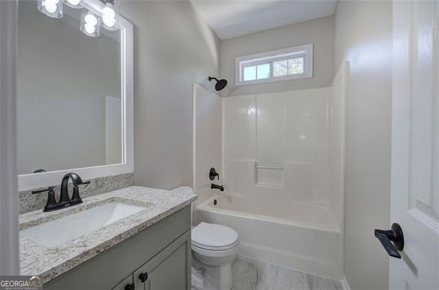 135 GREATWOOD Drive, White, GA 30184