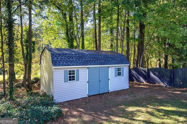 135 GREATWOOD Drive, White, GA 30184