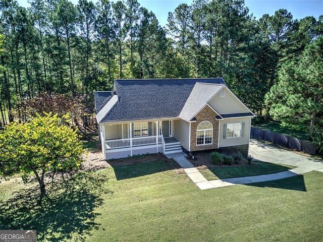 135 GREATWOOD Drive, White, GA 30184