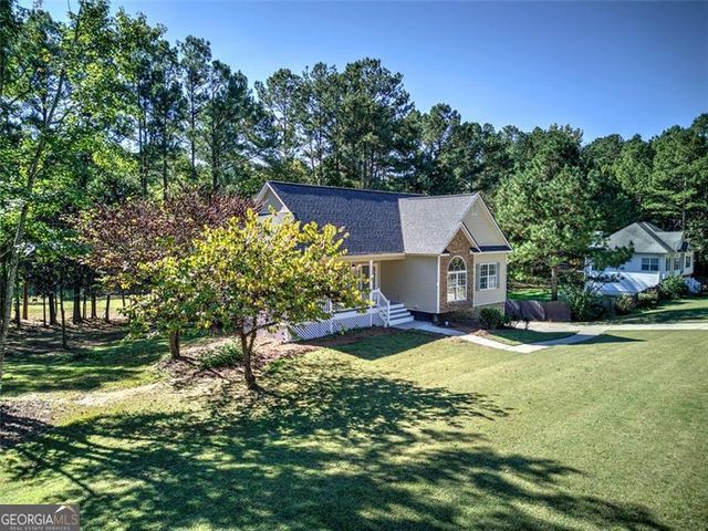 135 GREATWOOD Drive, White, GA 30184