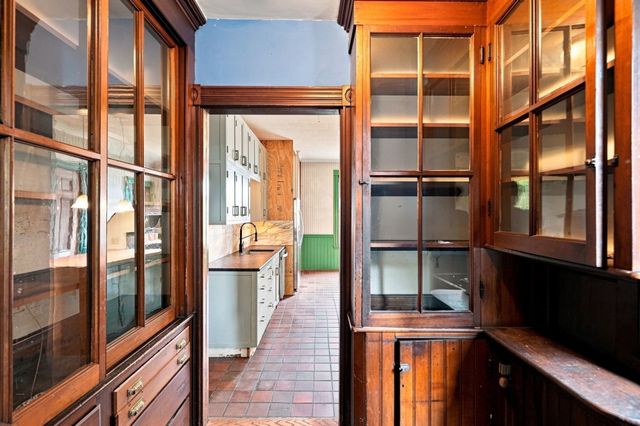 25 Avon St, Wakefield, MA 01880