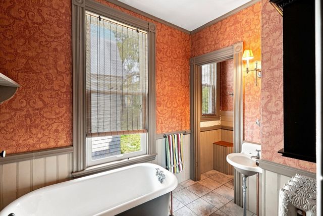 25 Avon St, Wakefield, MA 01880
