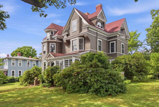 25 Avon St, Wakefield, MA 01880