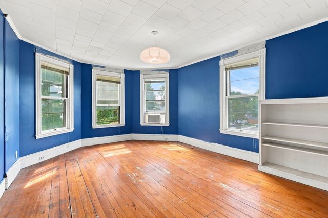 25 Avon St, Wakefield, MA 01880