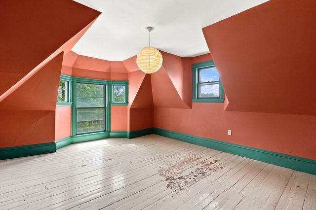 25 Avon St, Wakefield, MA 01880