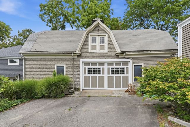 25 Avon St, Wakefield, MA 01880