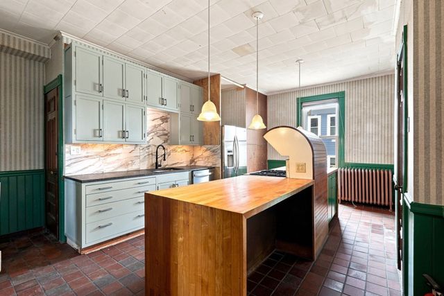25 Avon St, Wakefield, MA 01880
