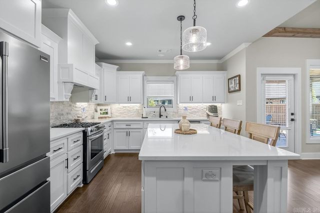 5011 Castaway Bay Drive, Benton, AR 72019