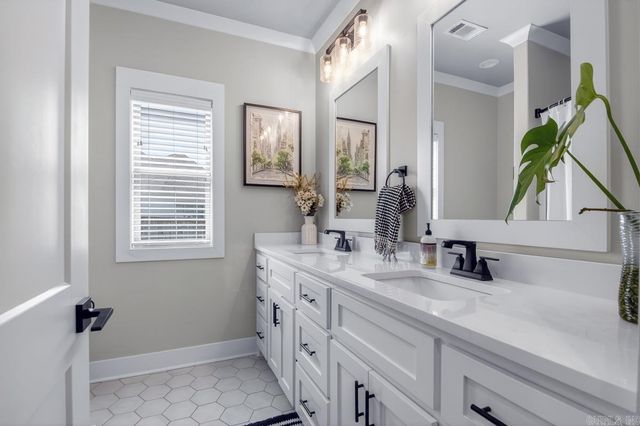 5011 Castaway Bay Drive, Benton, AR 72019