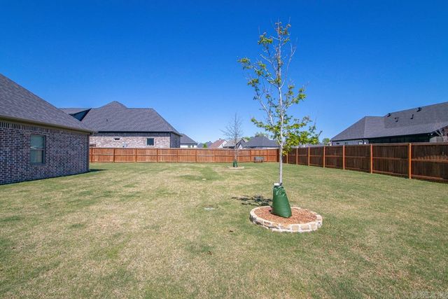 5011 Castaway Bay Drive, Benton, AR 72019