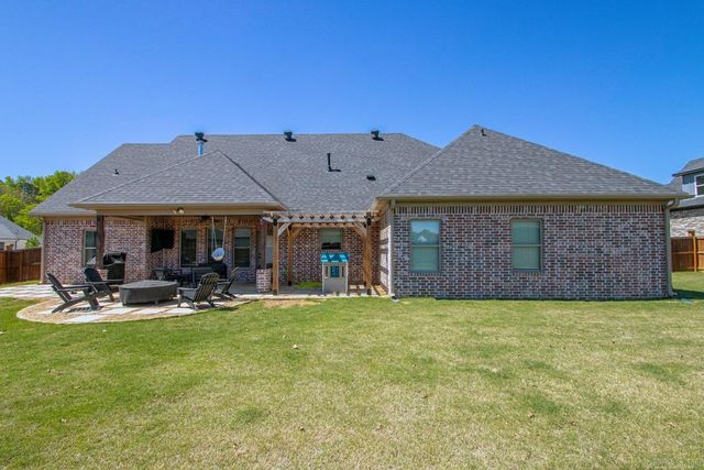 5011 Castaway Bay Drive, Benton, AR 72019