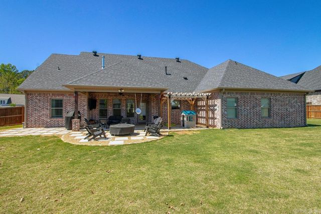 5011 Castaway Bay Drive, Benton, AR 72019