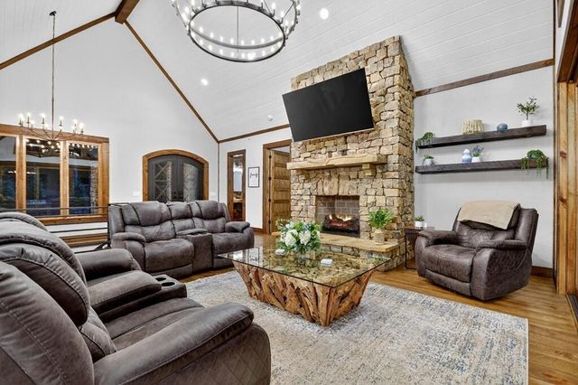 101 Bennett Springs Court, Mineral Bluff, GA 30559