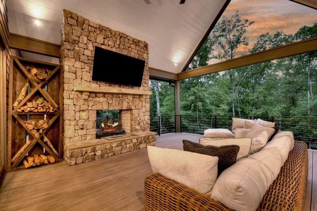 101 Bennett Springs Court, Mineral Bluff, GA 30559