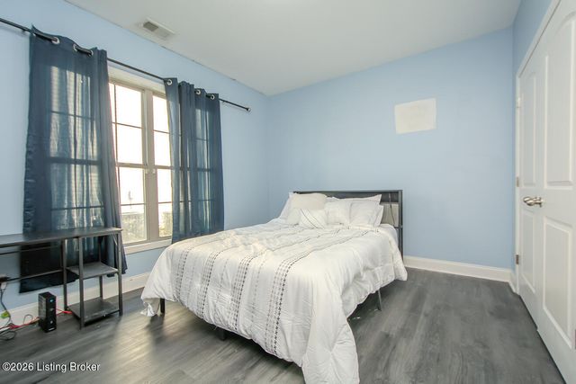 8905 Talon Ridge Dr, Louisville, KY 40229