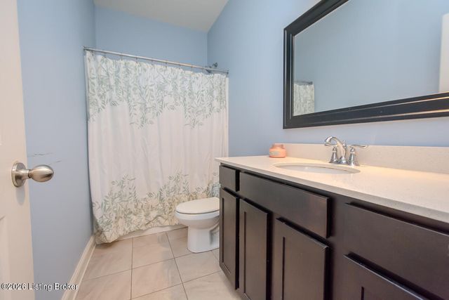 8905 Talon Ridge Dr, Louisville, KY 40229