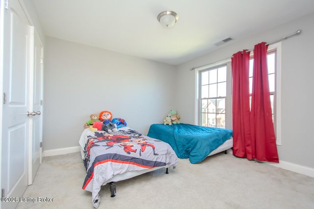 8905 Talon Ridge Dr, Louisville, KY 40229