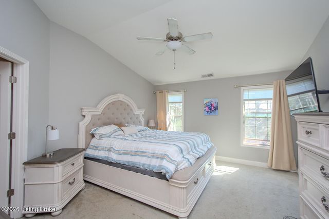 8905 Talon Ridge Dr, Louisville, KY 40229