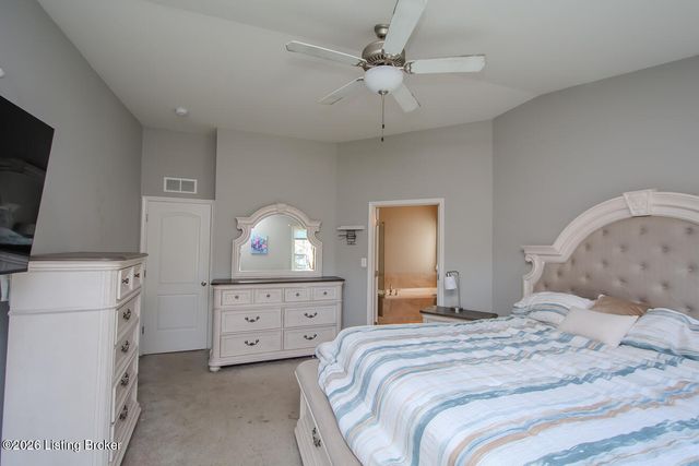 8905 Talon Ridge Dr, Louisville, KY 40229