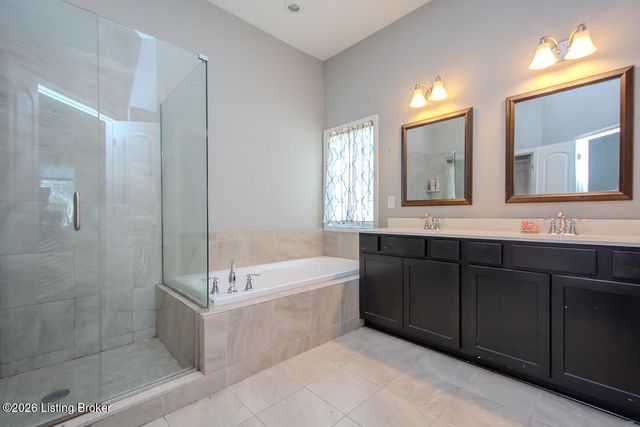 8905 Talon Ridge Dr, Louisville, KY 40229