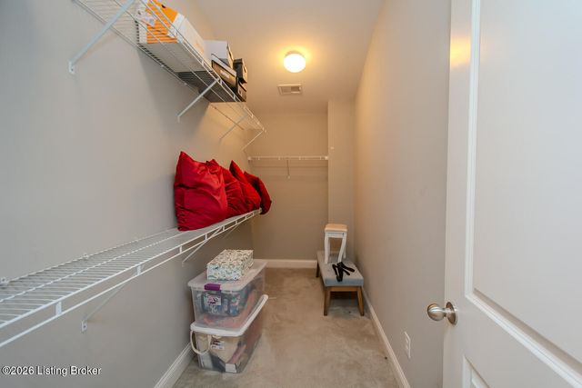 8905 Talon Ridge Dr, Louisville, KY 40229