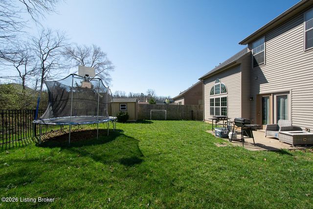 8905 Talon Ridge Dr, Louisville, KY 40229