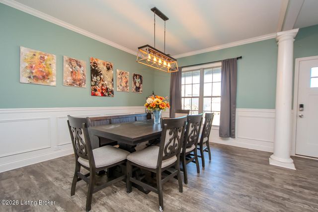 8905 Talon Ridge Dr, Louisville, KY 40229