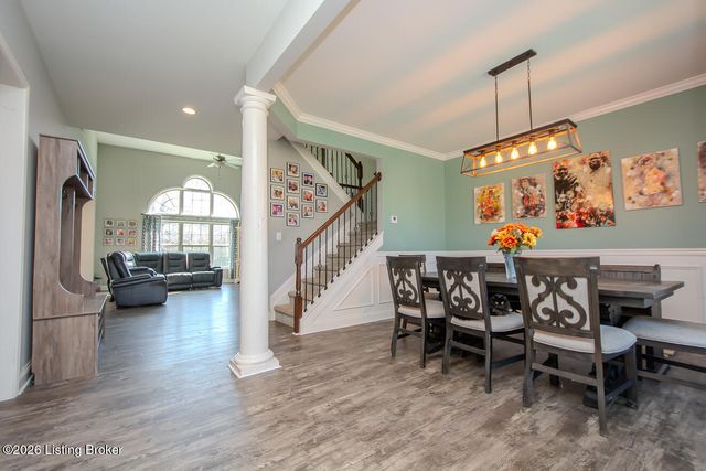 8905 Talon Ridge Dr, Louisville, KY 40229