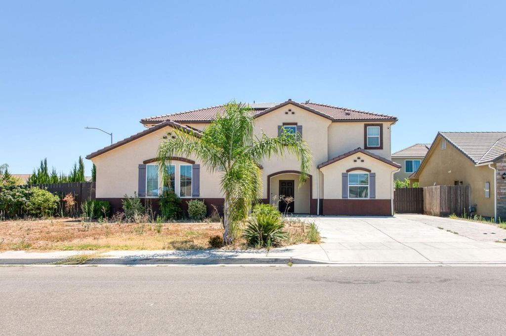 Image 1 of property listing at 1732 Cleveland Street, Selma, CA 93662
