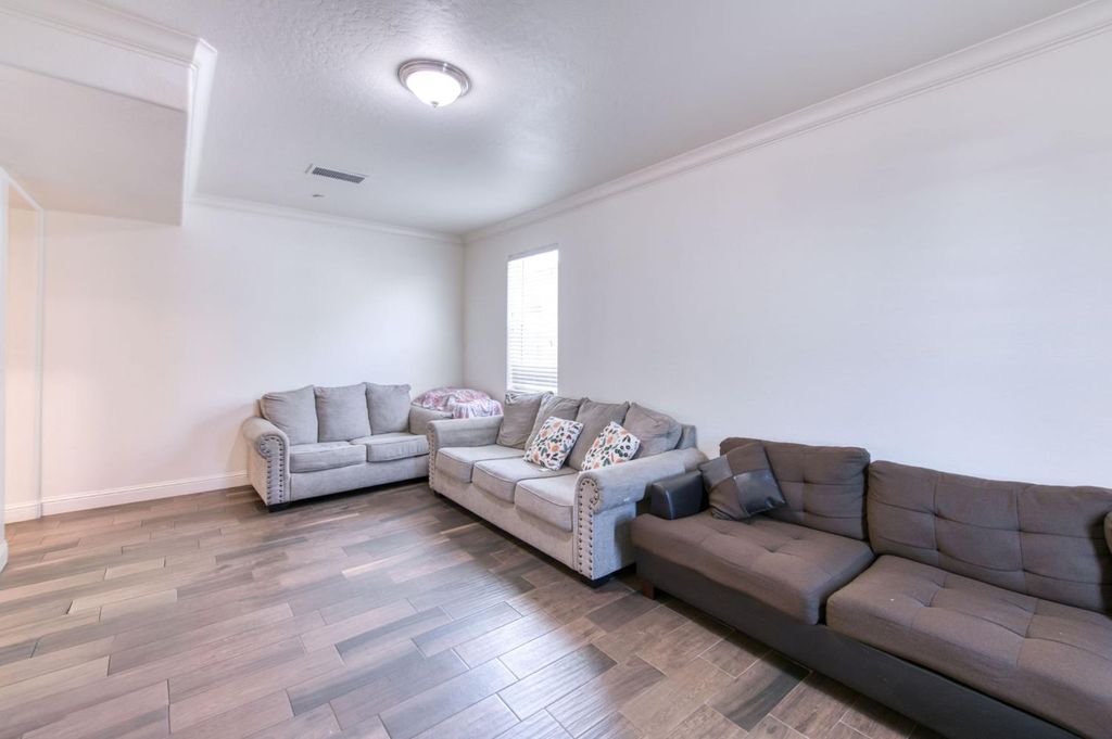 Image 18 of property listing at 1732 Cleveland Street, Selma, CA 93662