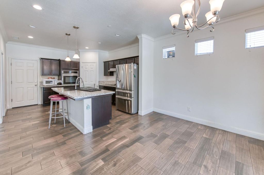 Image 5 of property listing at 1732 Cleveland Street, Selma, CA 93662