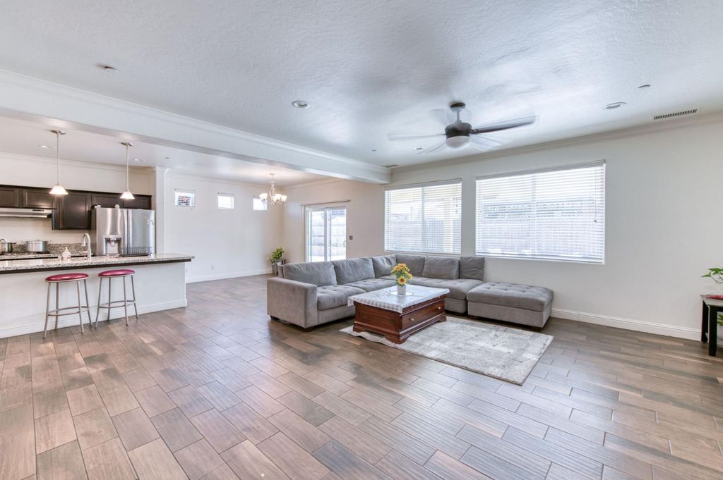 Image 7 of property listing at 1732 Cleveland Street, Selma, CA 93662