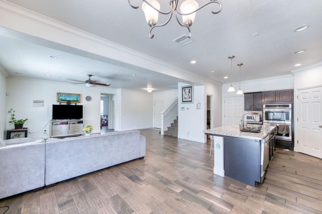 Image 8 of property listing at 1732 Cleveland Street, Selma, CA 93662
