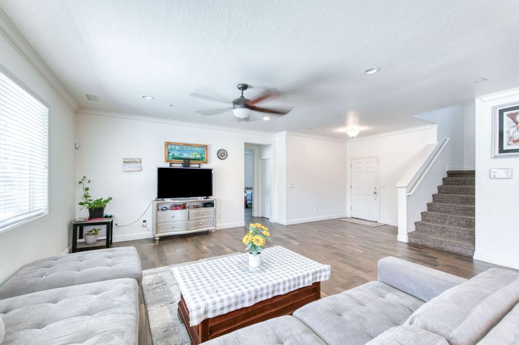 Image 9 of property listing at 1732 Cleveland Street, Selma, CA 93662